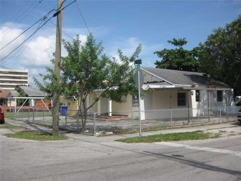 Property Photo:  2836 SW 3 St  FL 33135 