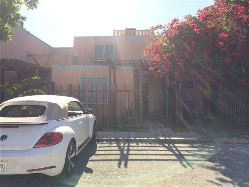 Property Photo: 1180 Windward Dr FL 33026