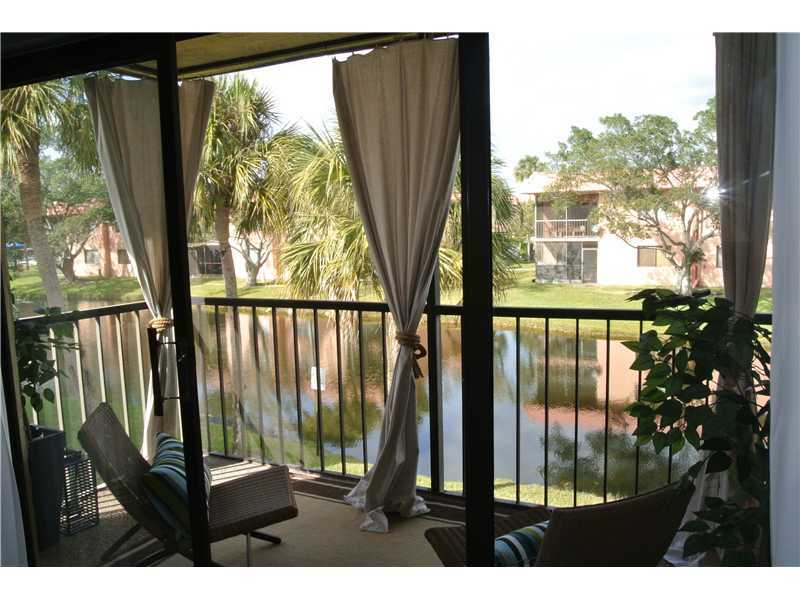 Property Photo:  301 Lakeview Dr 201  FL 33326 