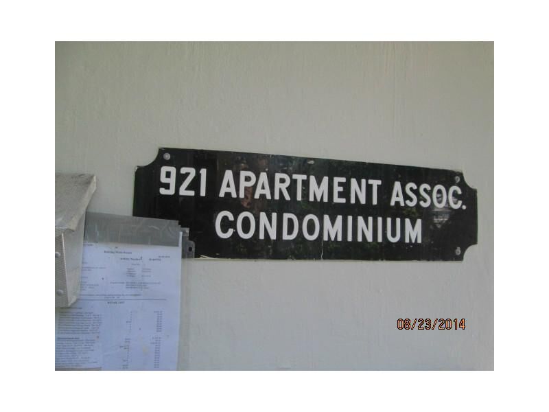 Property Photo: 921 Meridian Av 2 FL 33139