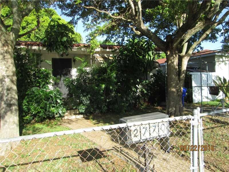 Property Photo:  2770 SW 34th Ave  FL 33133 