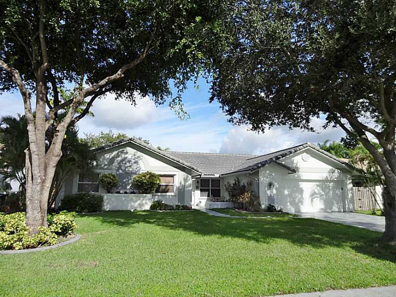 Property Photo:  15601 S Roundtable Rd  FL 33331 