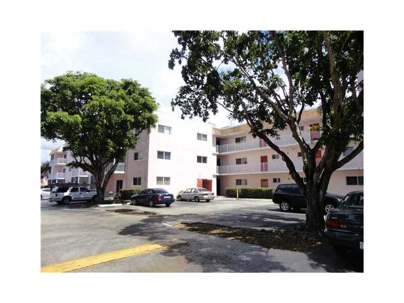 Property Photo:  11301 SW 200 St 104-A  FL 33157 
