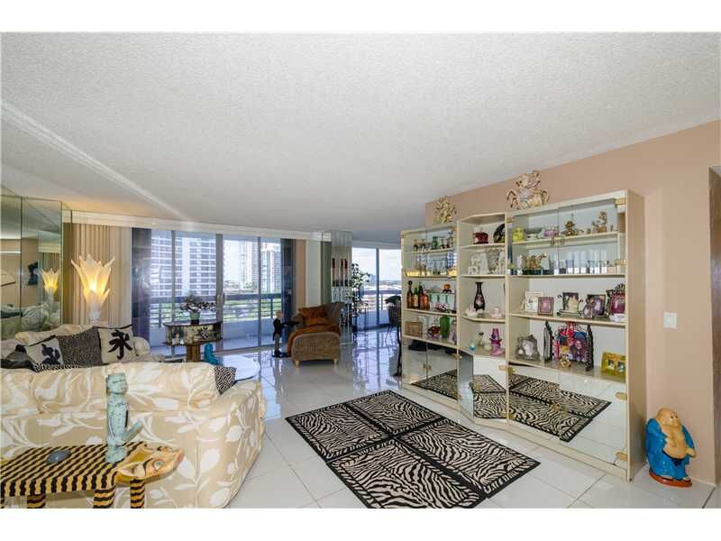 Property Photo: 3500 Mystic Pointe Dr 803 FL 33180