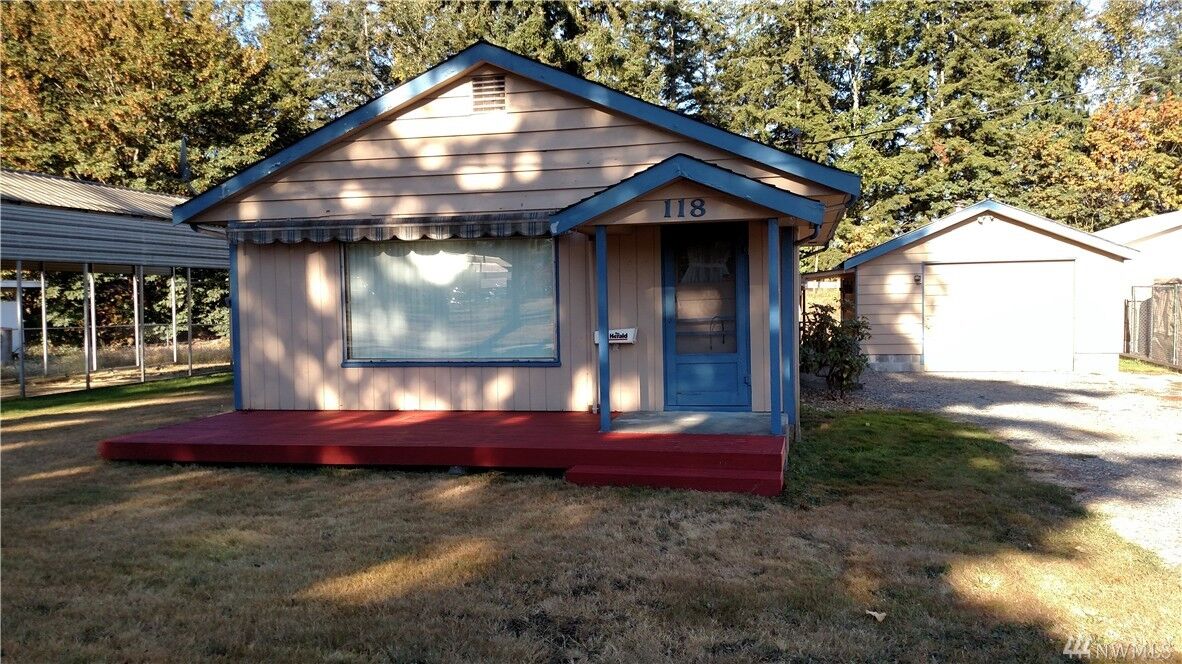 Property Photo:  118 N West Ave  WA 98223 