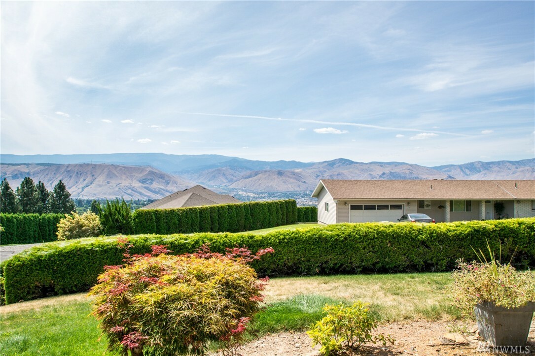 Property Photo: 1711 NE 10th Place WA 98802