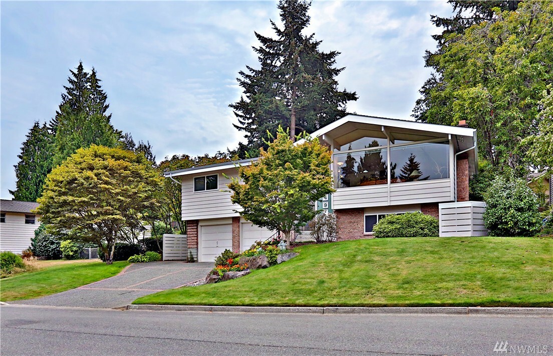 Property Photo: 4911 127th Place SE WA 98006