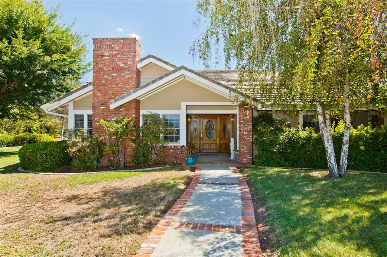 Property Photo:  14625 Oak Knoll Ln.  CA 92082 