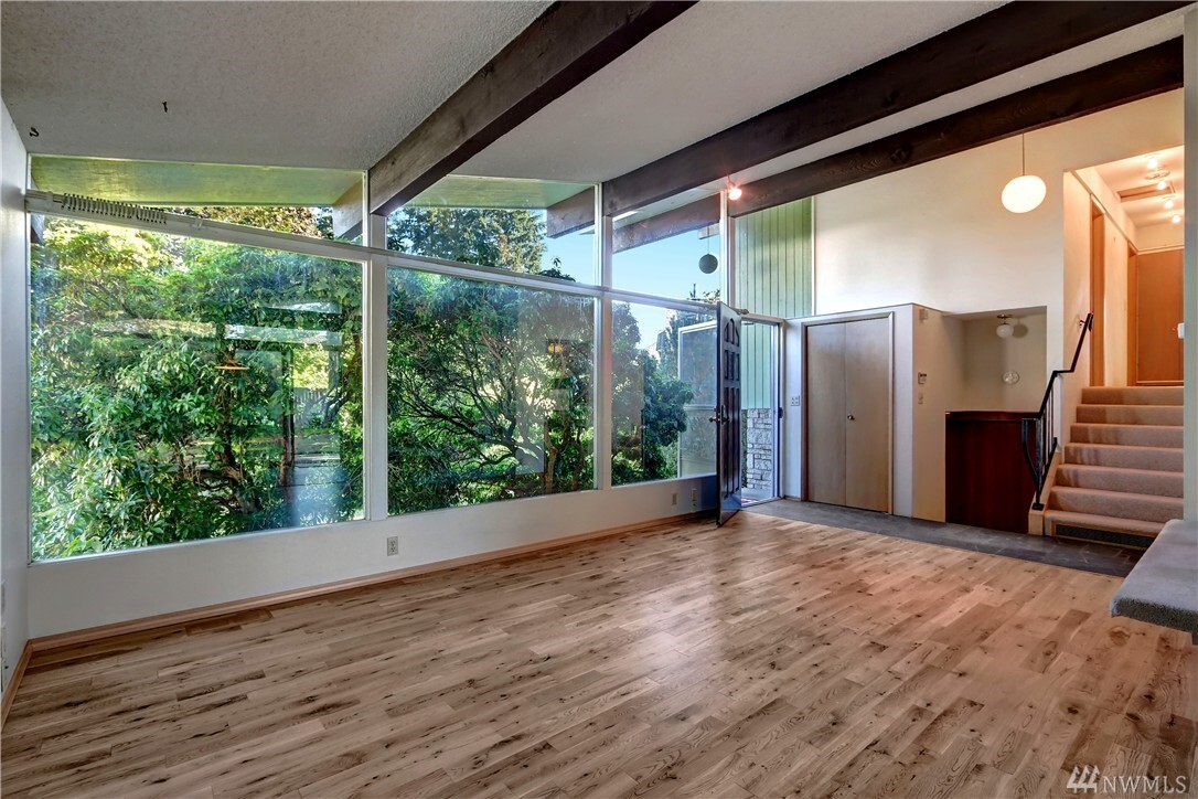 Property Photo: 13819 Dayton Ave N WA 98133