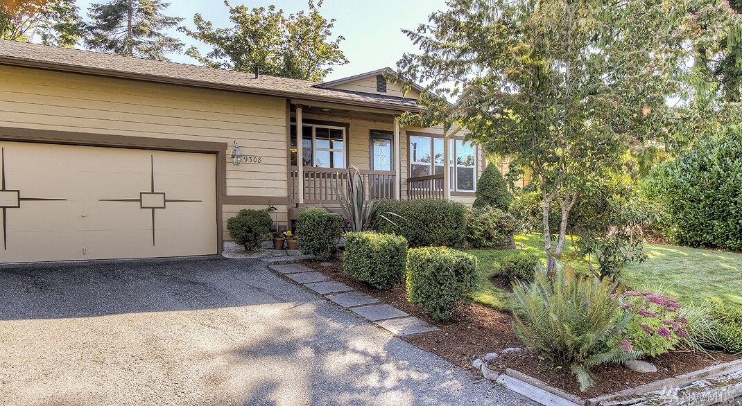 Property Photo:  9308 7th Place SE  WA 98258 