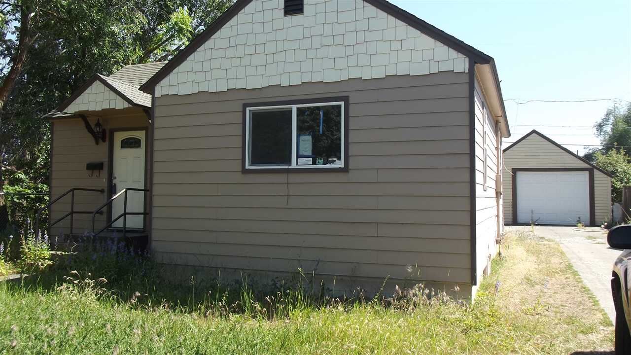 Property Photo: 2216 E Wellesley Ave WA 99207