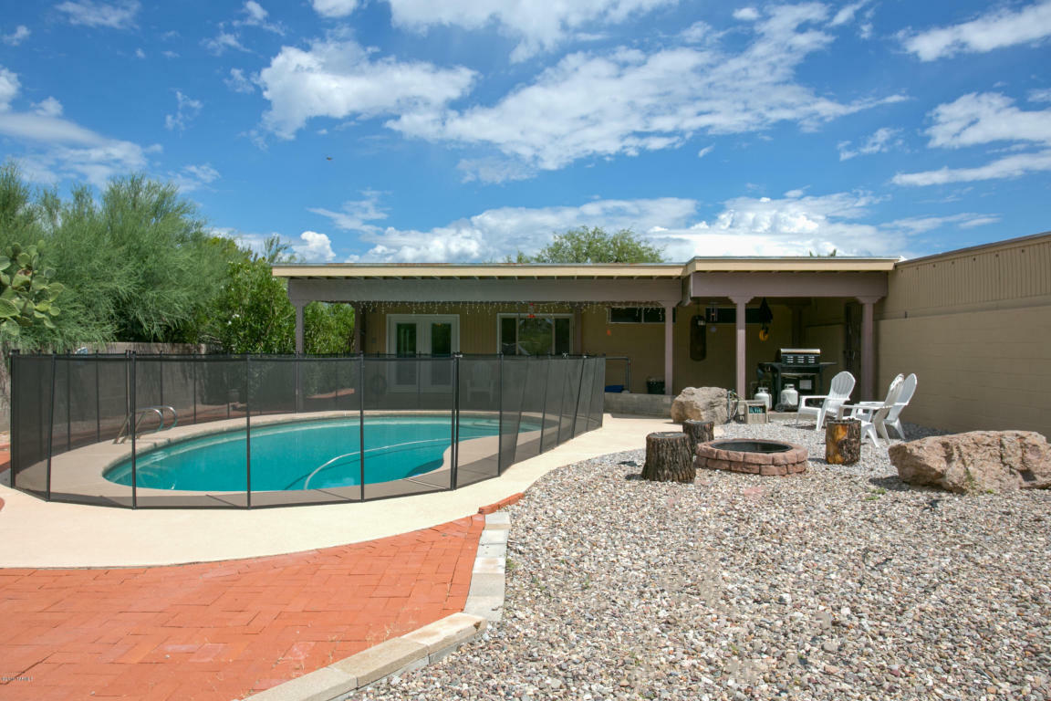 Property Photo: 9720 E Lorain Place AZ 85748