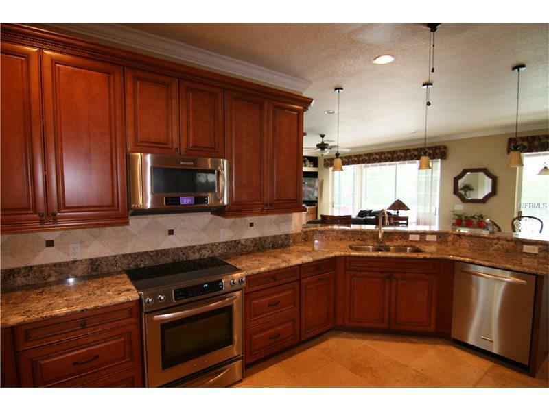 Property Photo: 13026 Lakeshore Grove Drive FL 34787