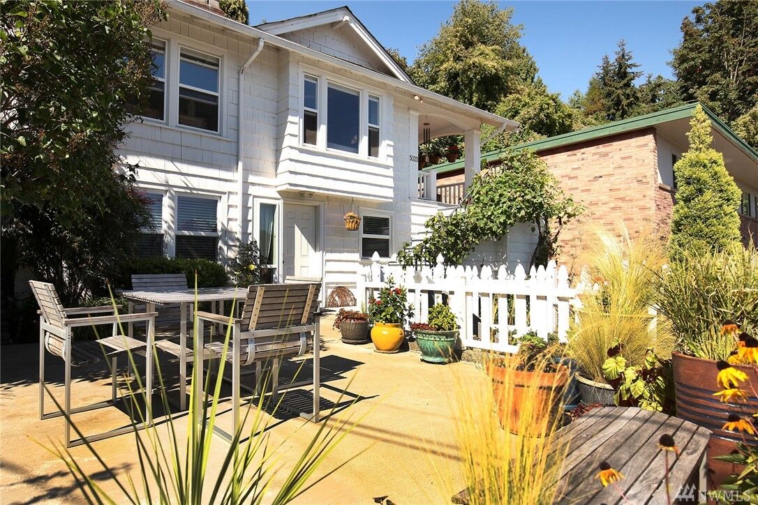 Property Photo:  5023 22nd Ave NE  WA 98105 
