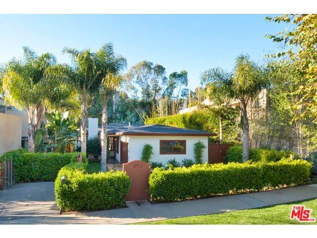 Property Photo: 683 Bienveneda Ave CA 90272