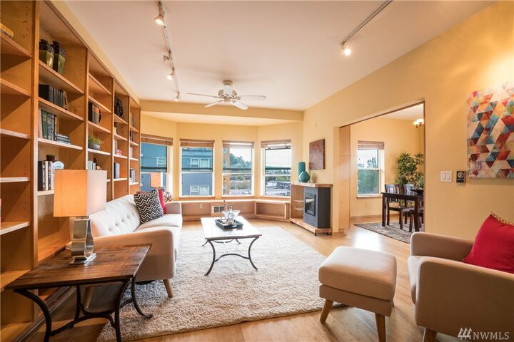 Property Photo: 800 Hiawatha Place S C WA 98144
