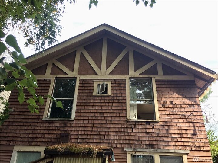 Property Photo: 4331 5th Ave NE WA 98105