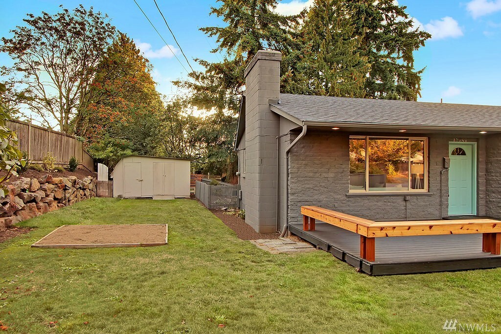 Property Photo:  16741 3rd Ave NE  WA 98155 