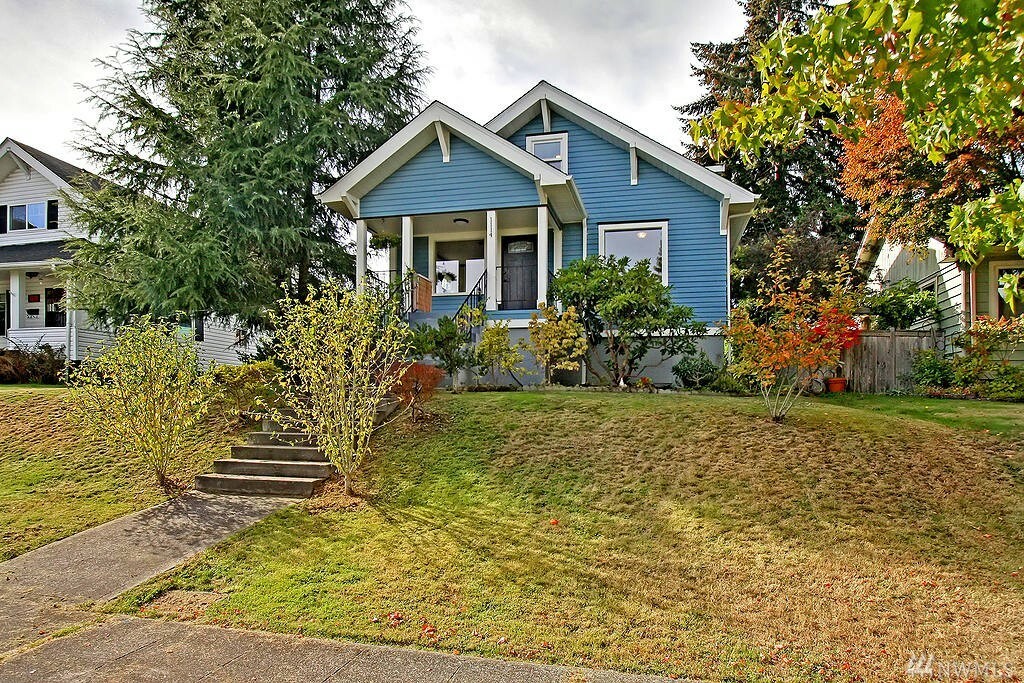 Property Photo:  1114 Wetmore Ave  WA 98201 