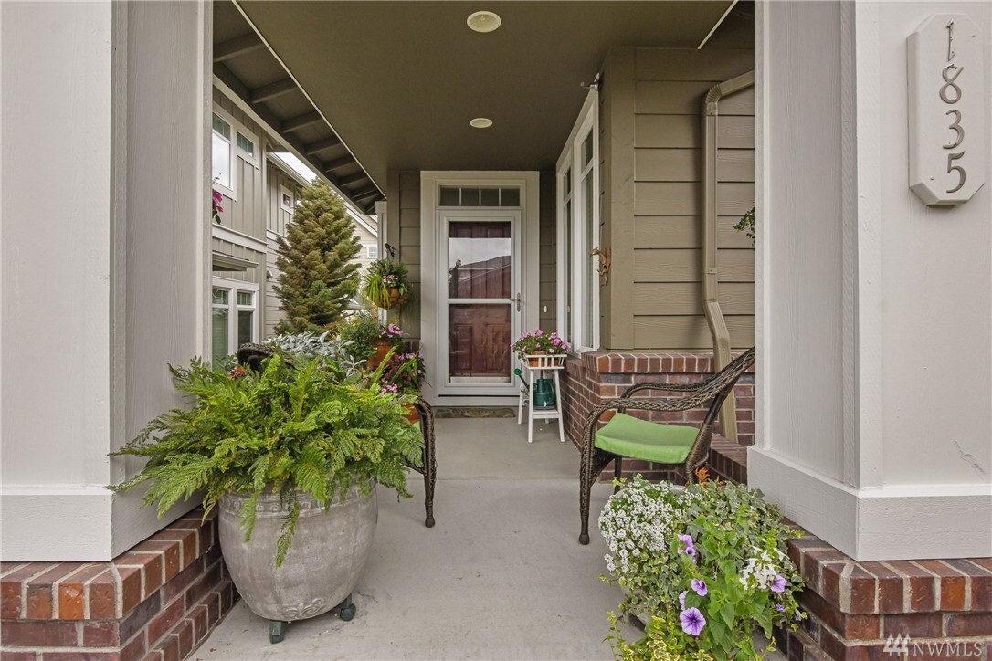 Property Photo: 1835 11th Lane NE 1303 WA 98029