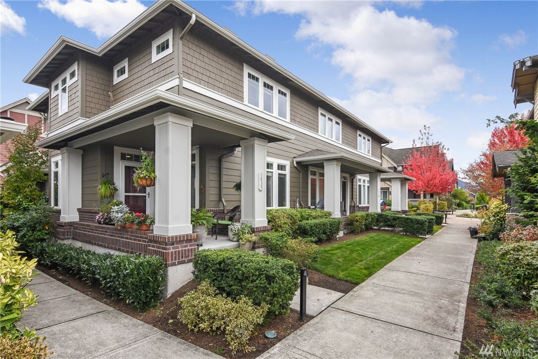 Property Photo:  1835 11th Lane NE 1303  WA 98029 