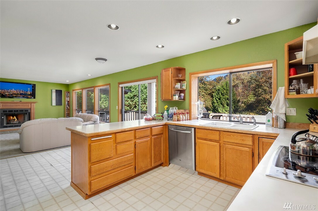 Property Photo: 20612 SE 136th St WA 98027
