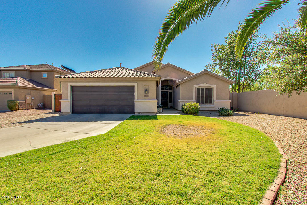 Property Photo:  803 W Canary Way  AZ 85286 