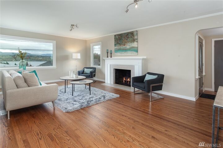 Property Photo:  10925 Oakwood Avenue S  WA 98178 