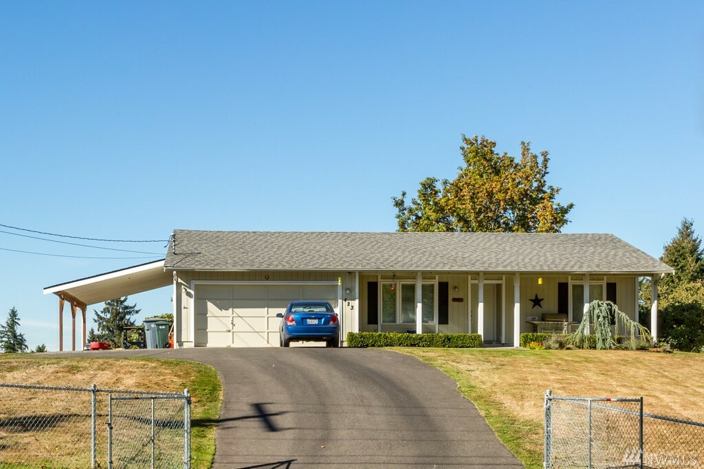 Property Photo:  423 30th Ave SW  WA 98373 