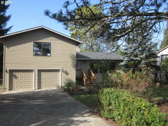 Property Photo:  1308 NE Knollcrest Ave  WA 98664 