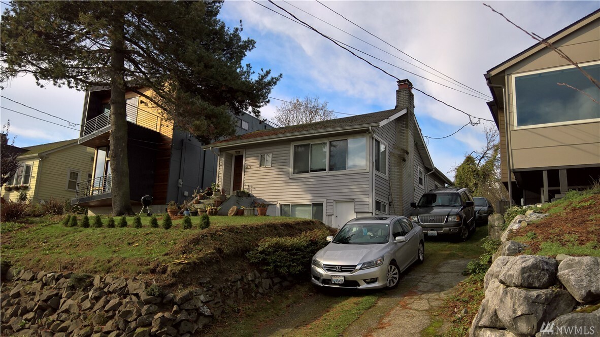 Property Photo:  411 20th Ave  WA 98122 