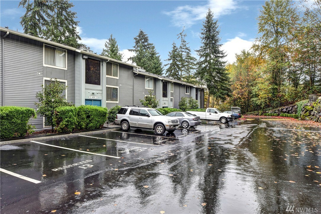 Property Photo:  4737 W Lake Sammamish Pkwy SE A108  WA 98027 