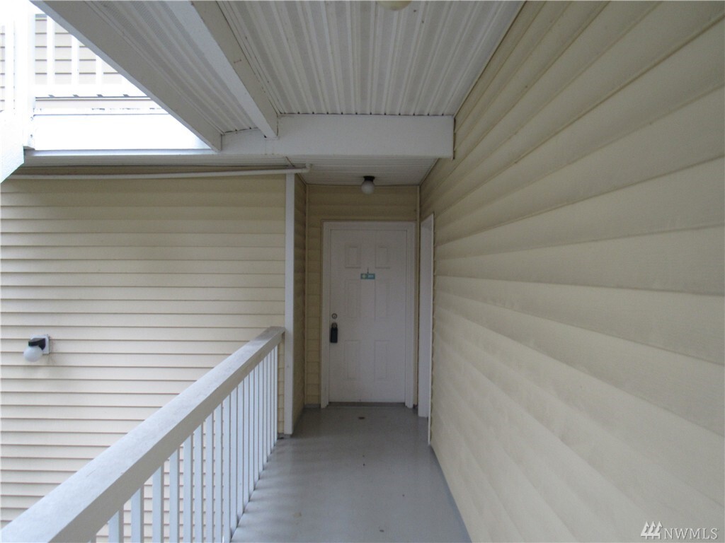 Property Photo: 2540 118th Ave SE 1-201 WA 98005