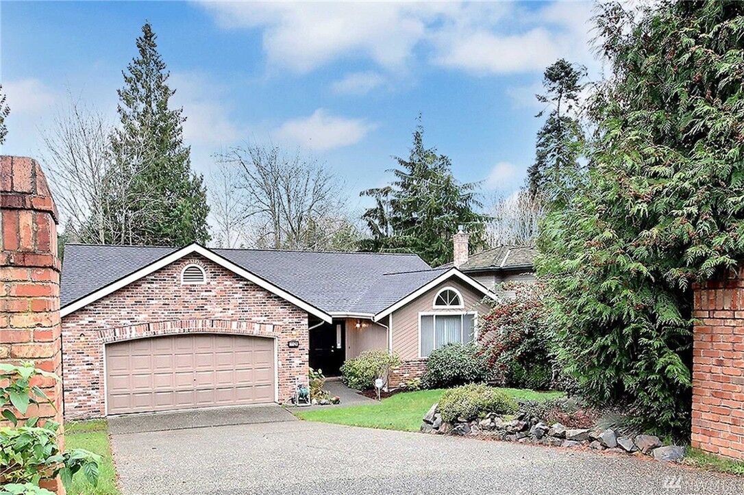 Property Photo:  1126 2nd Ave S  WA 98020 