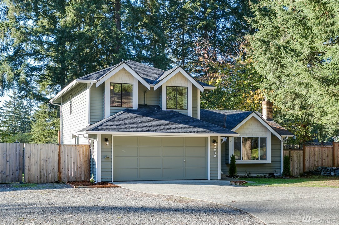 Property Photo:  14216 76th Ave E  WA 98373 