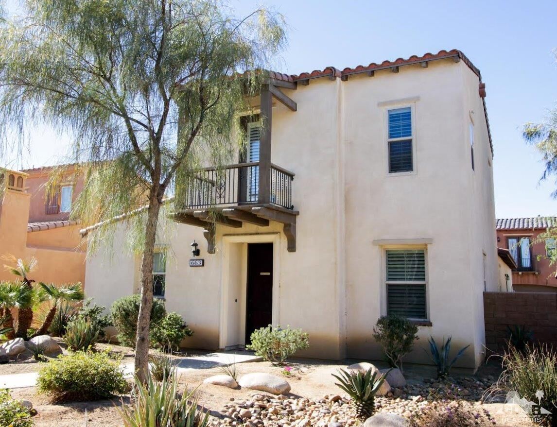 Property Photo: 663 Calle Vibrante CA 92211