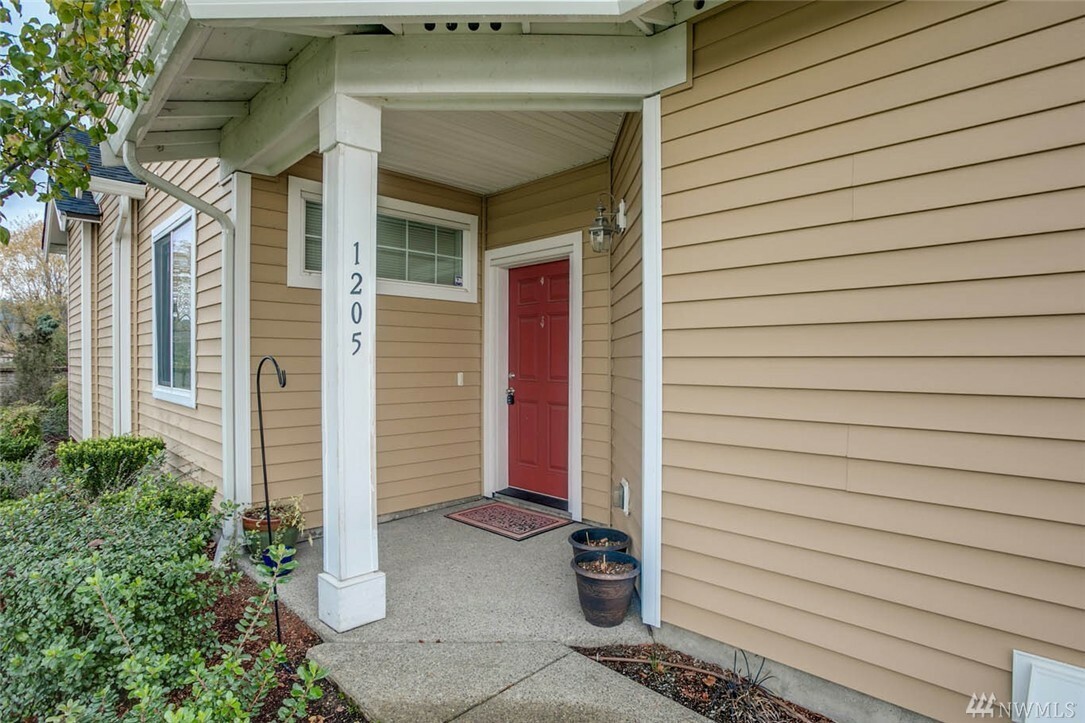 Property Photo:  1205 52nd St NE  WA 98002 