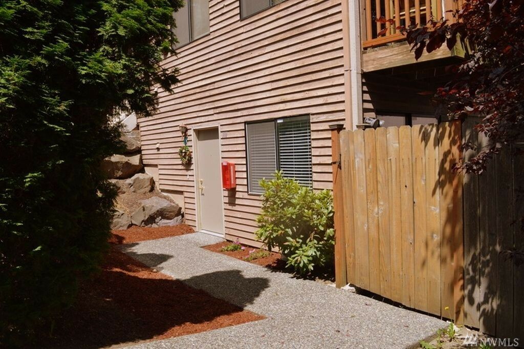 Property Photo:  9616 NE 188th St 101  WA 98011 