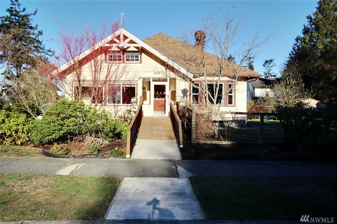 Property Photo:  1520 8th St  WA 98221 