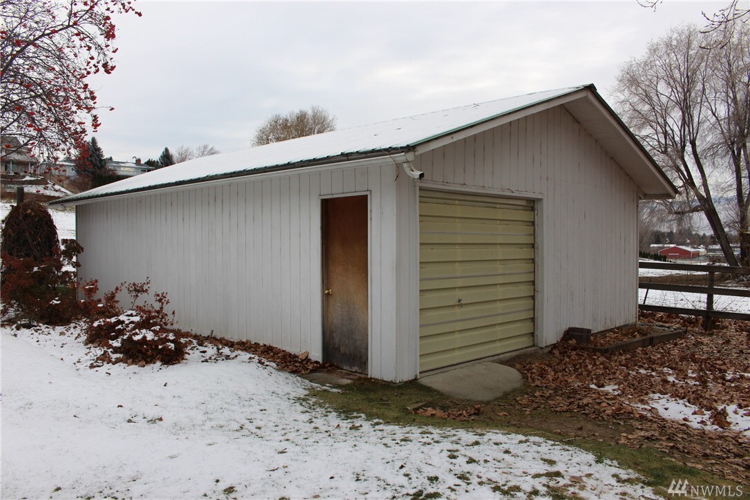 Property Photo: 2495 NW Columbia Ave WA 98802