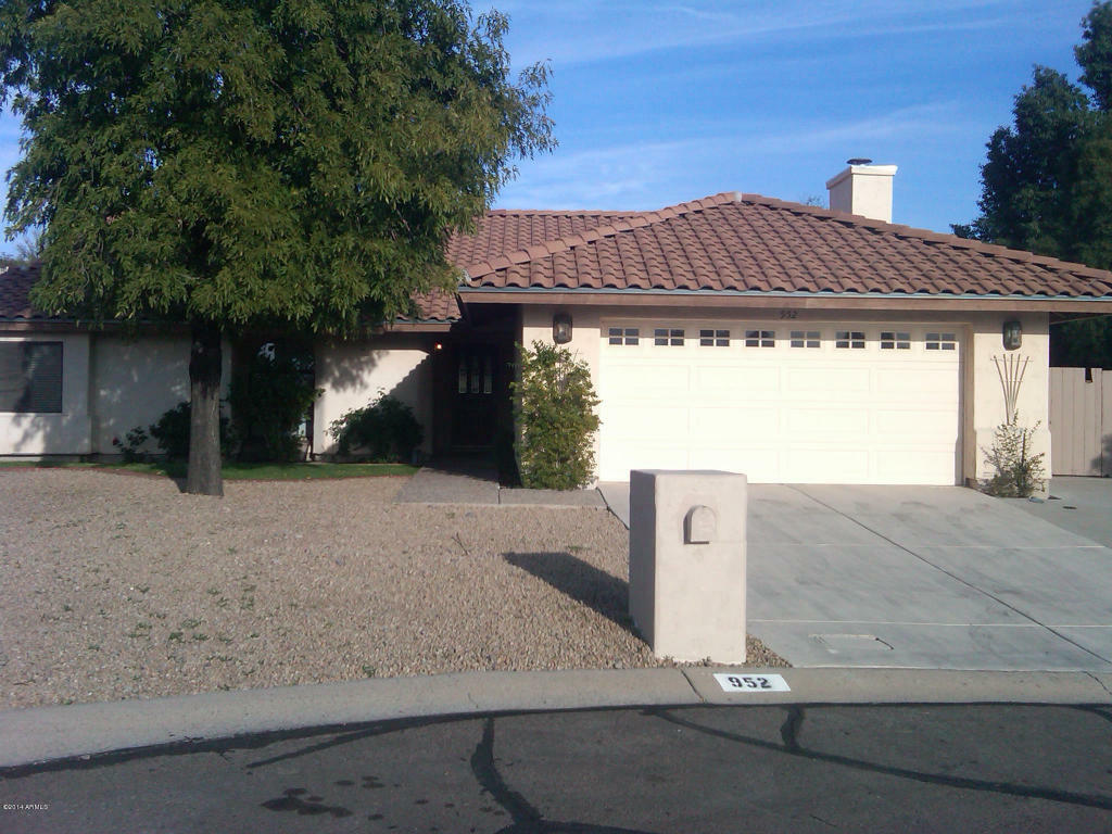 Property Photo: 952 E Paradise Lane AZ 85022