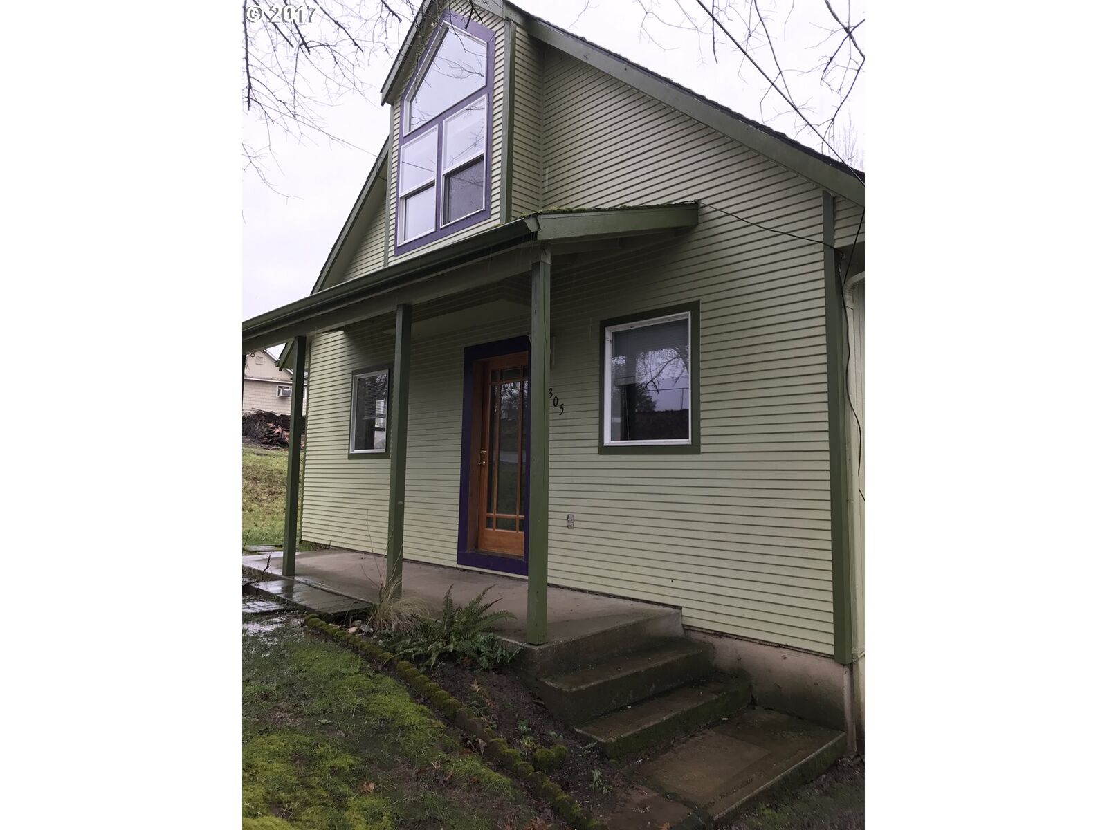 Property Photo:  305 Oak St  OR 97114 