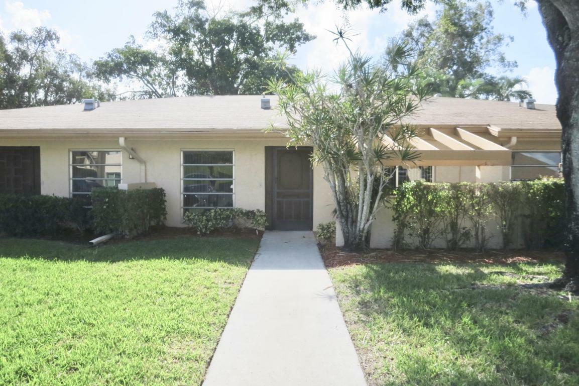 Property Photo: 5660 Queen Palm Court B FL 33484