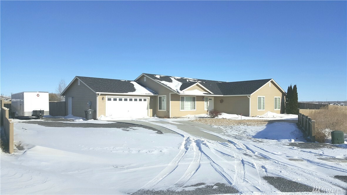 Property Photo: 15 Royal Circle WA 98823