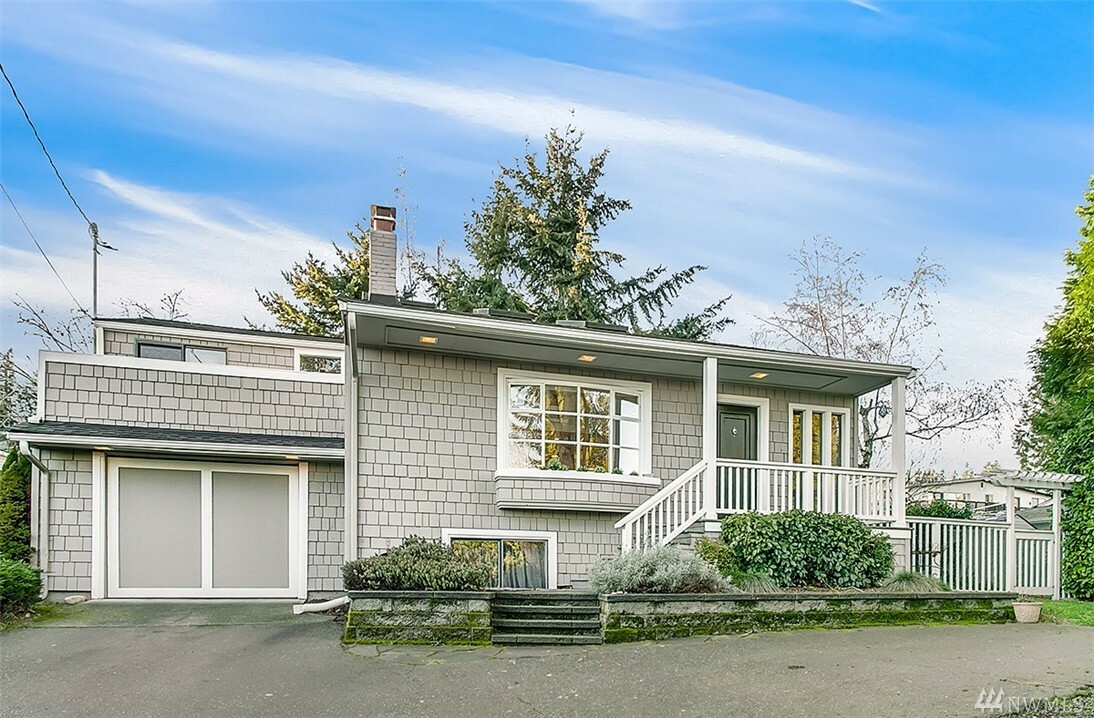 Property Photo:  2829 W Lake Sammamish Pkwy SE  WA 98008 