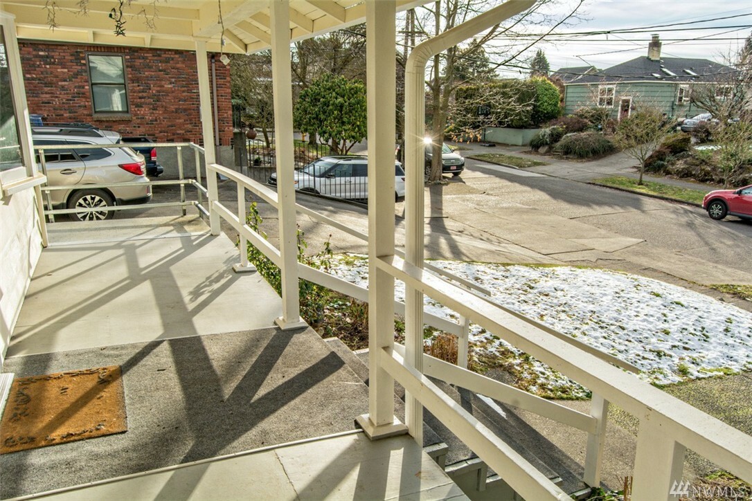 Property Photo: 3718 Walnut Ave SW WA 98116