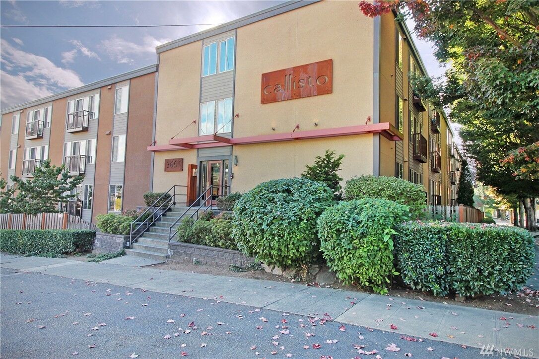 Property Photo: 3661 Phinney Ave N 409 WA 98103
