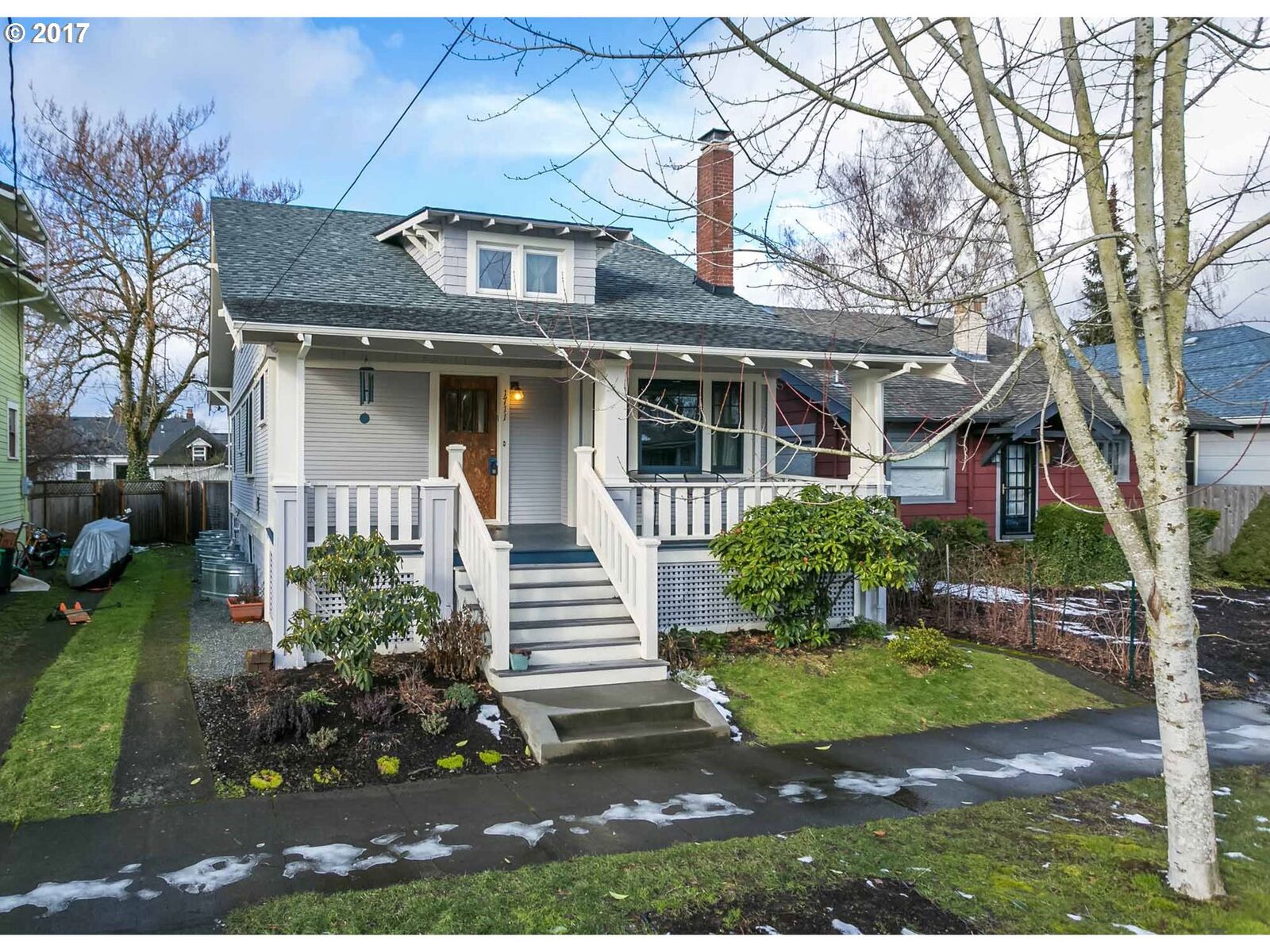 Property Photo: 1711 SE 42nd Ave OR 97215