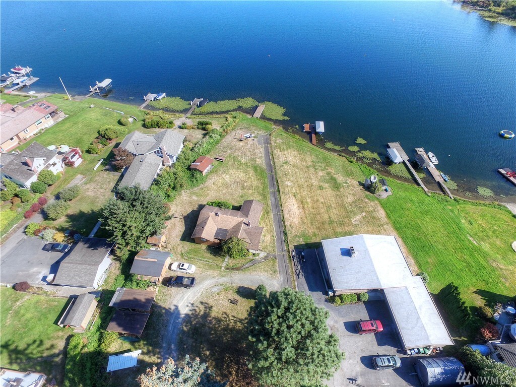 Property Photo: 5104 NW Sammamish Rd WA 98027