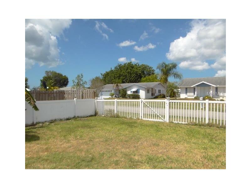 Property Photo: 1105 Fruitland Avenue FL 34207